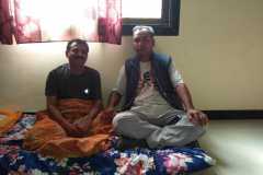 Besuch bei Sudhir, dem Reporter, der unsere Arbeit in der Presse unterstützt.